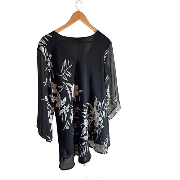 Beautiful Plus Size Tunic Blouse, Size 2X - Picture 4 of 10